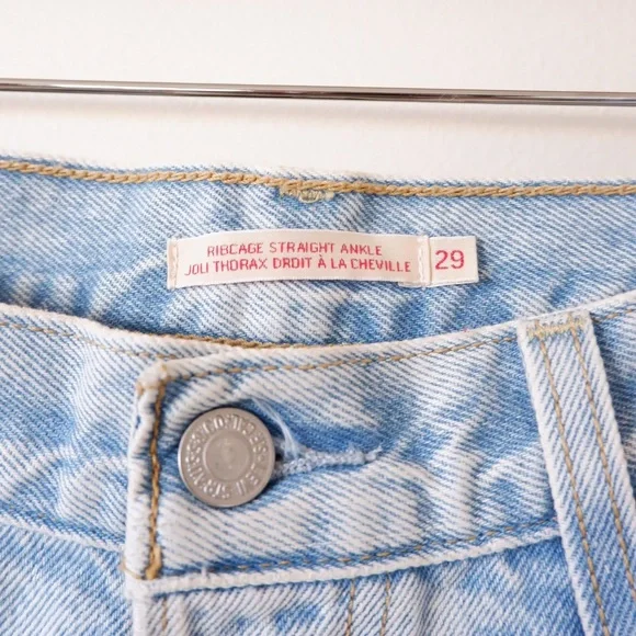 Levi's Ribcage Jeans - Picture 5 of 11